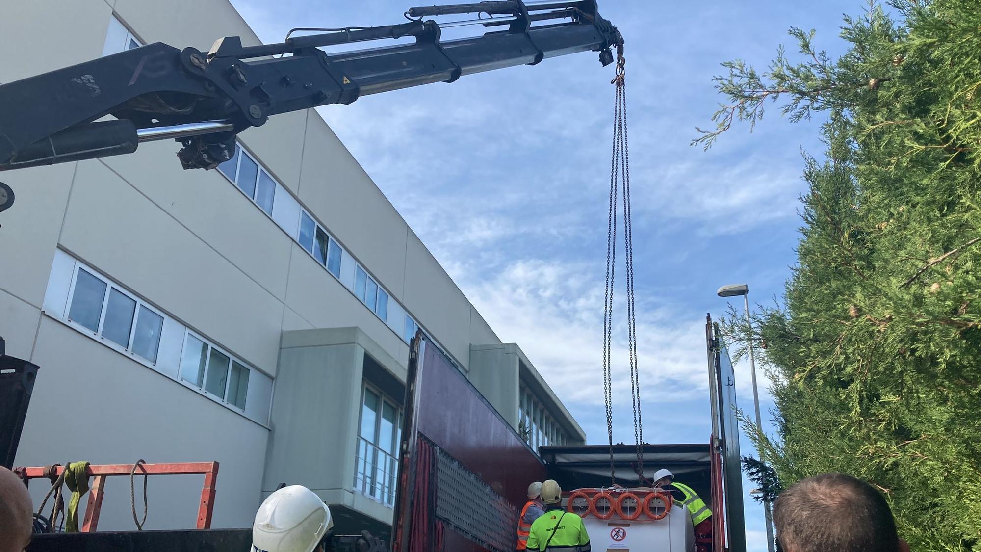 Así ha llegado la nueva resonancia magnética al hospital de Gandia