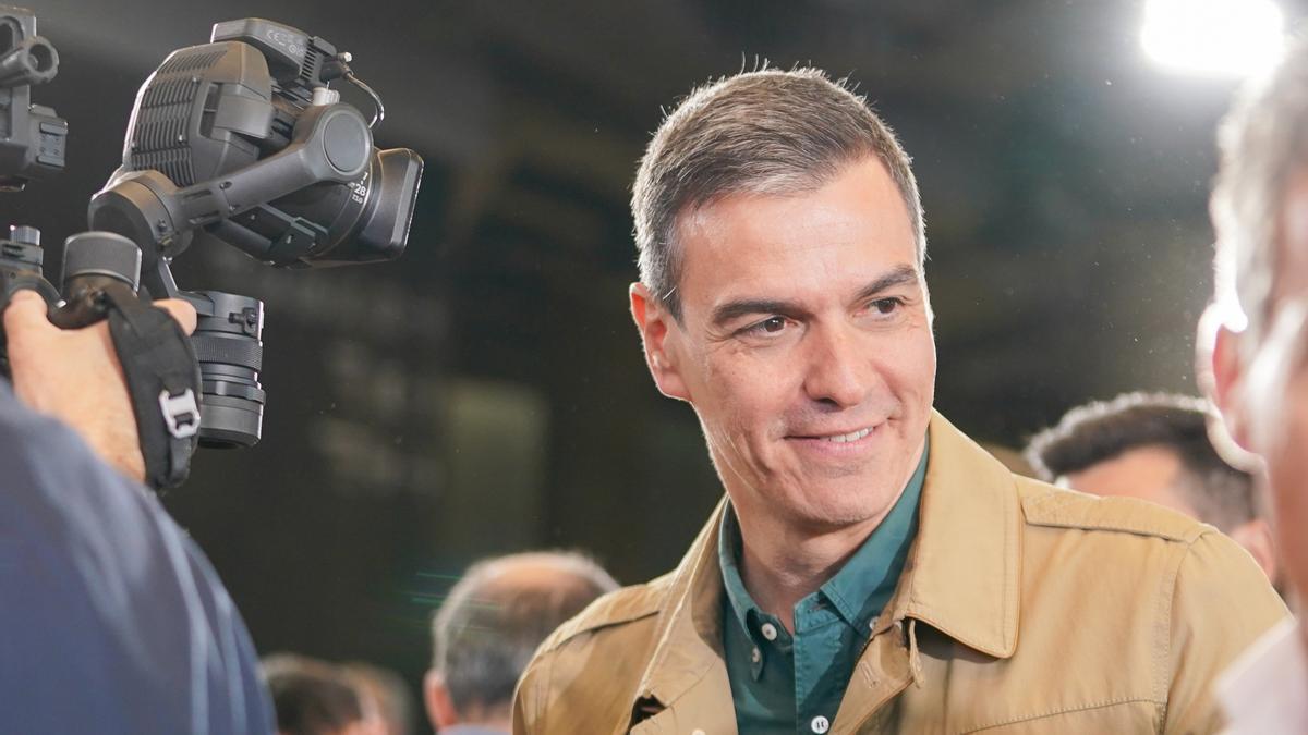 El presidente del Gobierno, Pedro Sánchez, durante el acto de cierre de campaña del partido, en el Palacio Euskalduna, a 19 de abril de 2024, en Bilbao