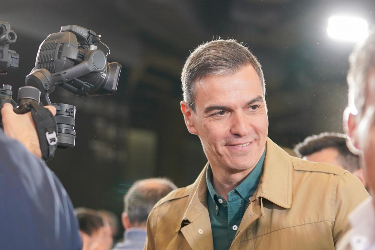 El presidente del Gobierno, Pedro Sánchez, durante el acto de cierre de campaña del partido, en el Palacio Euskalduna, a 19 de abril de 2024, en Bilbao