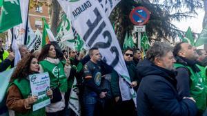 Milers de funcionaris surten al carrer per "salvar Muface"