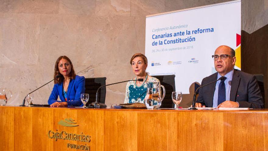 Canarias analiza junto a una treintena de expertos la reforma de la Constitución