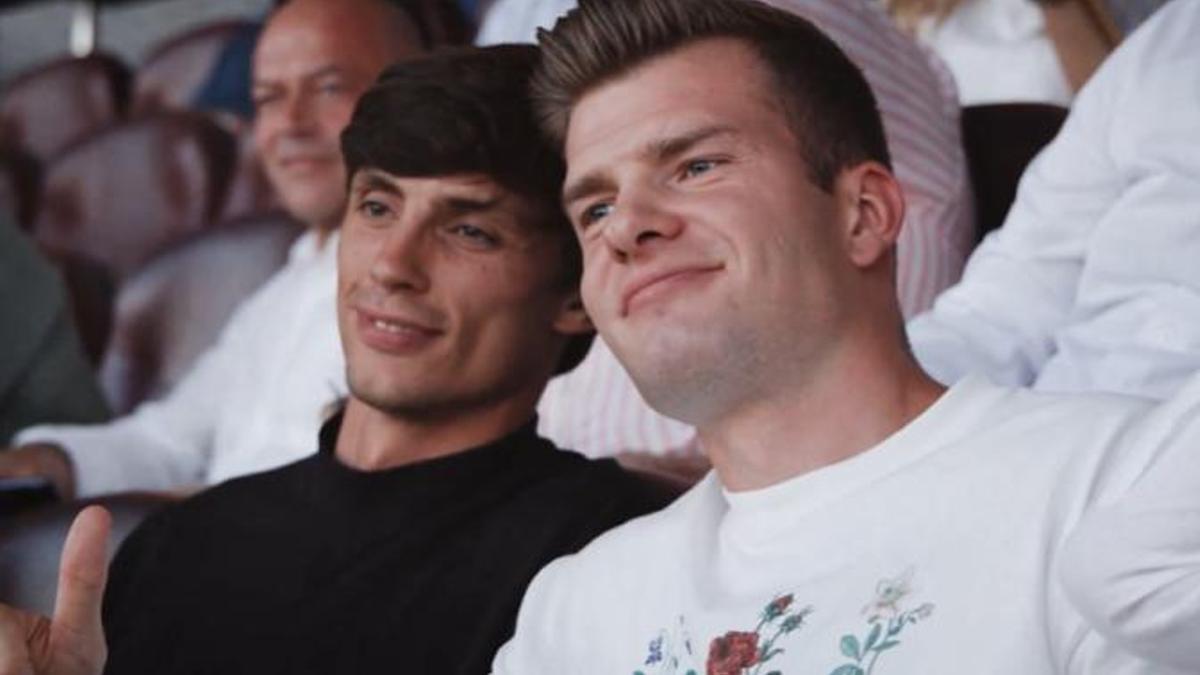 Le Normand y Sorloth, presenciando el partido del Atlético en Getafe