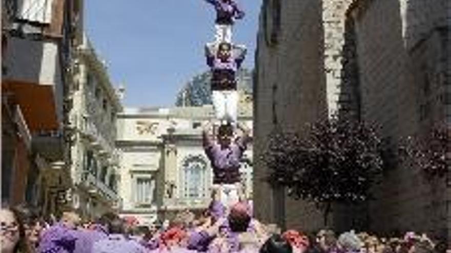 Els castellers fan pilar fins a la plaça de l&#039;Ajuntament