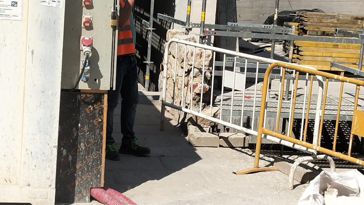 Una de las muestras para la fachada de piedra del Museo de Semana Santa