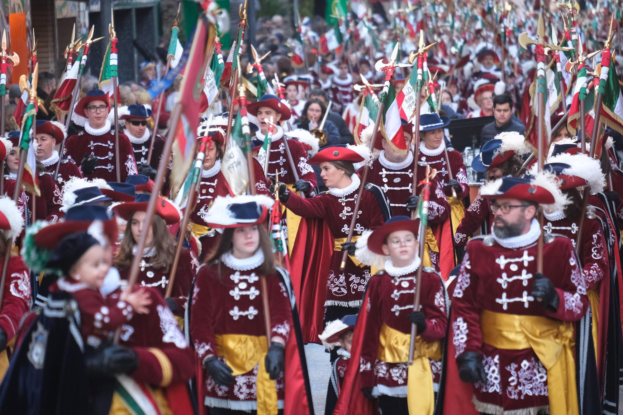 Así ha sido La Entrada en la vuelta de las fiestas de Moros y Cristianos de Sax