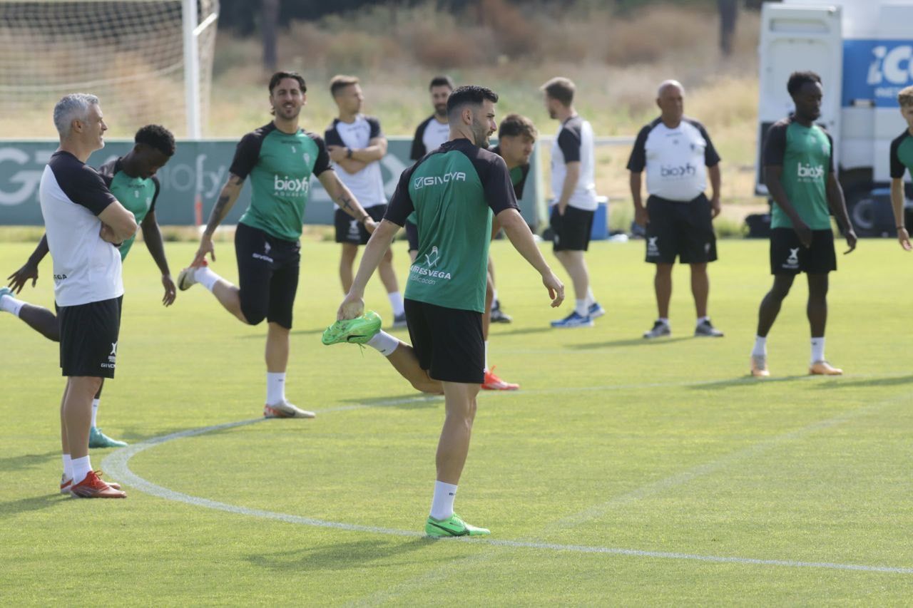 El Córdoba CF empieza su preparación para la gran final por el ascenso, en imágenes