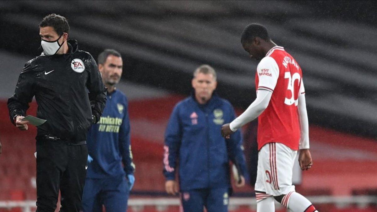 Nketiah se retira del Emirates tras su expulsión