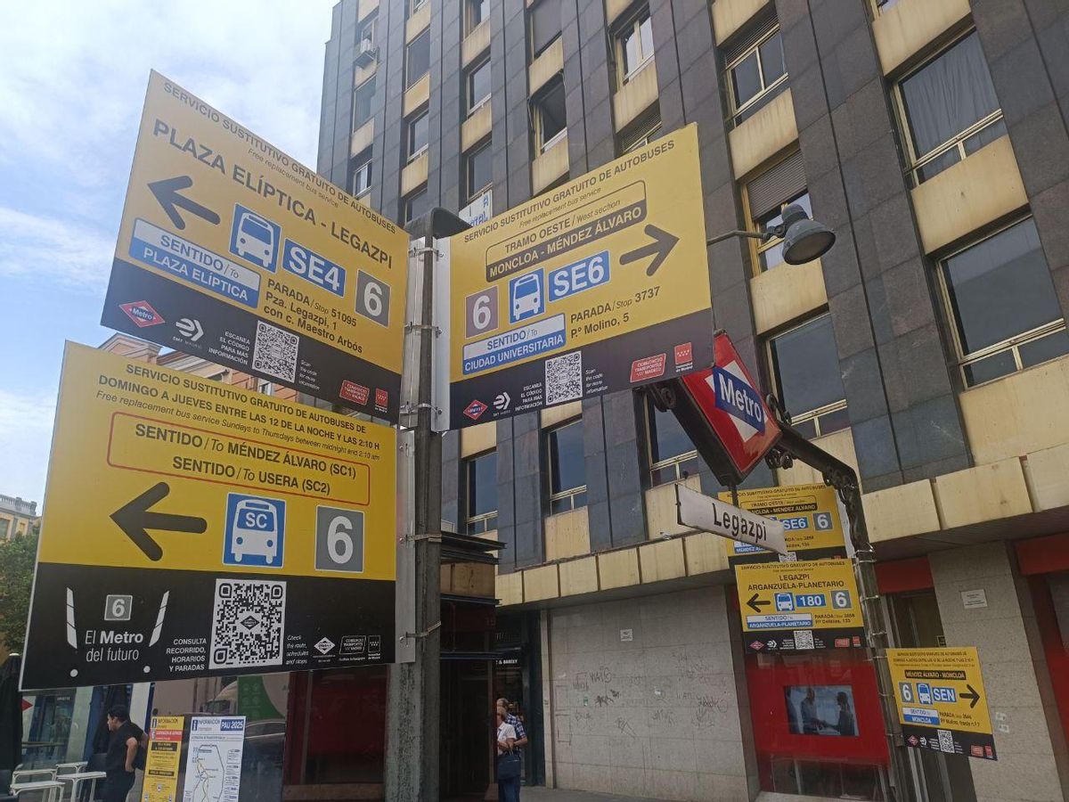 Carteles explicativos de las rutas alternativas en Legazpi.