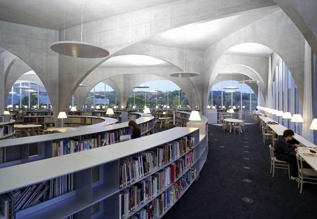 Biblioteca de la Universitat Tama Art de Tòquio, un disseny que és un clar exponent de la devoció per Antoni Gaudí.
