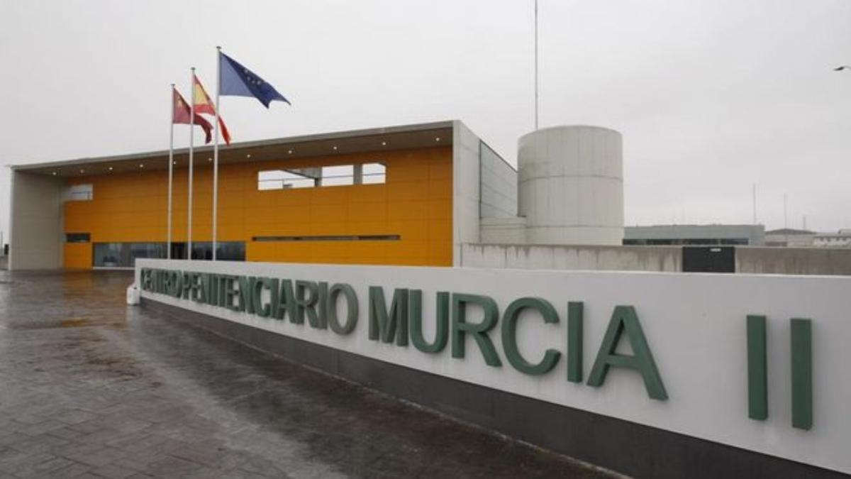 Exterior de la cárcel de Campos del Río, la más grande de la Región de Murcia.