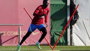 Ousmane Dembélé, durante el entrenamiento de este sábado.