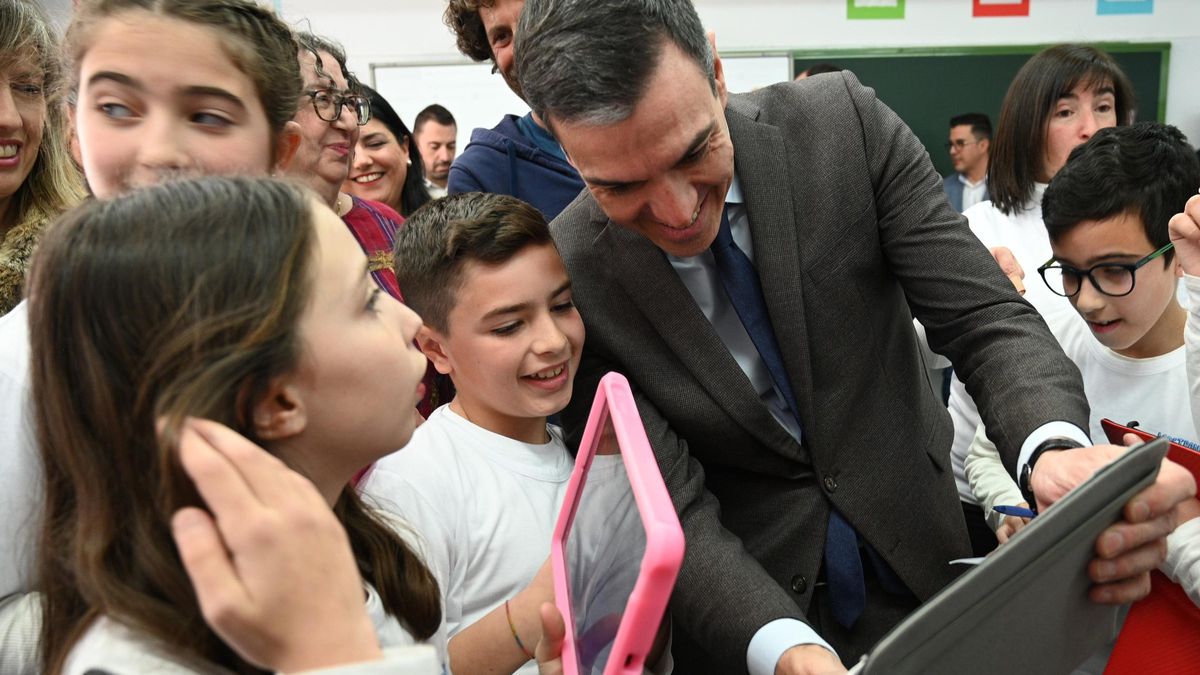 Pedro Sánchez, esta mañana en el Colegio Lope de Vega de Badajoz.