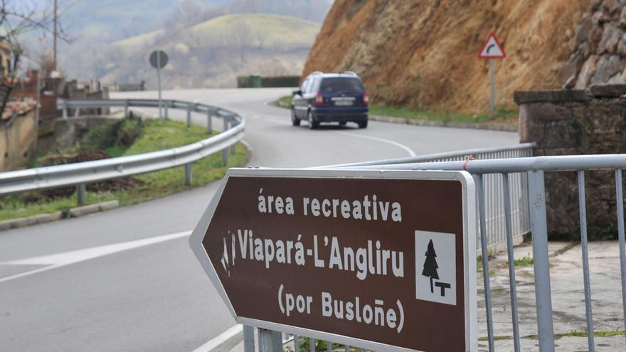 Señalización del Angliru en la carretera de Busloñe. | FIRMA