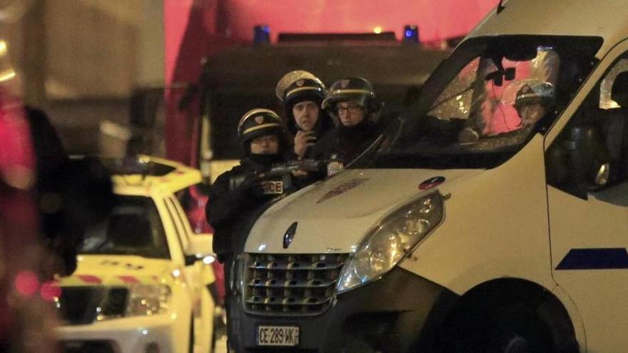 La Policía toma posiciones en Roubaix.