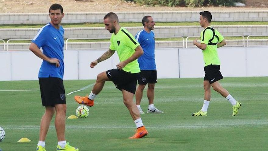 El técnico navarro junto a Darder, durante la sesión de entrenamiento de ayer.