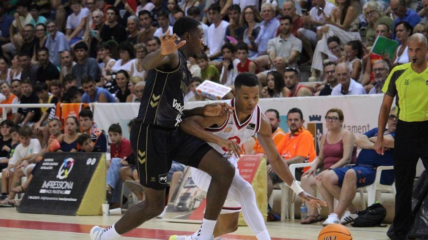 Benicarló amüsiert sich mit dem Basketball des Valencia Basket und des Casademont Zaragoza