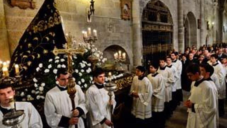 Via Crucis de Semana Santa en la catedral de Ourense. / BRAIS LORENZO