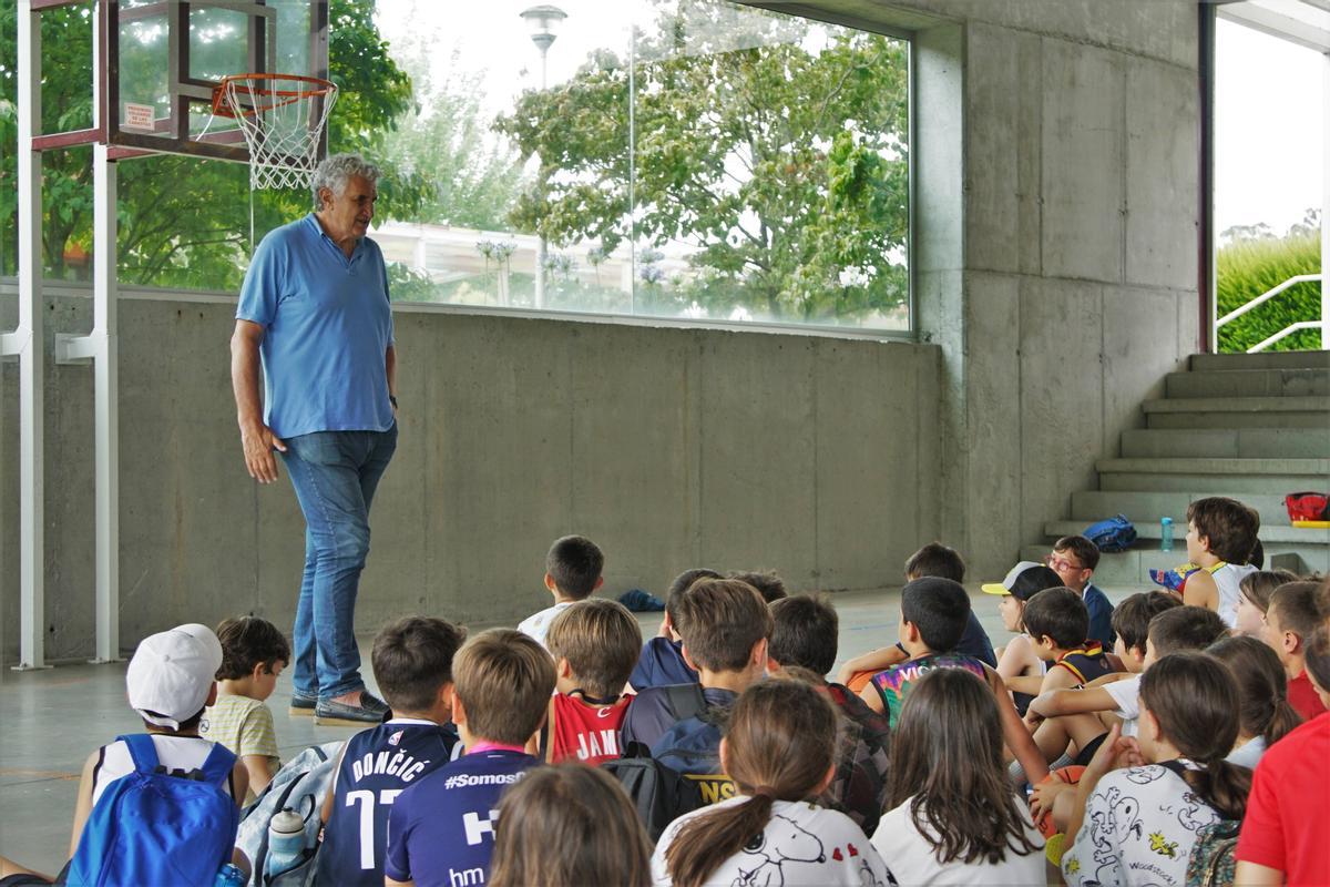Romay durante su charla en el campus del Colegio Peleteiro