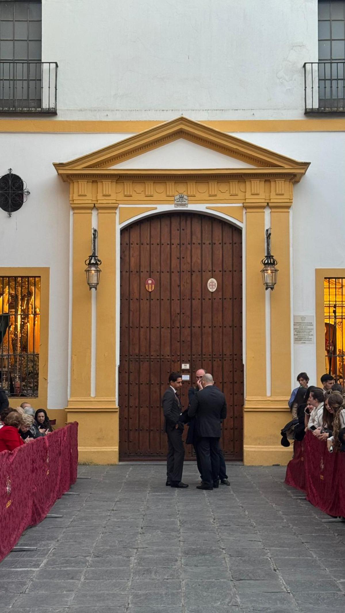 Las puertas del Museo, cerradas.