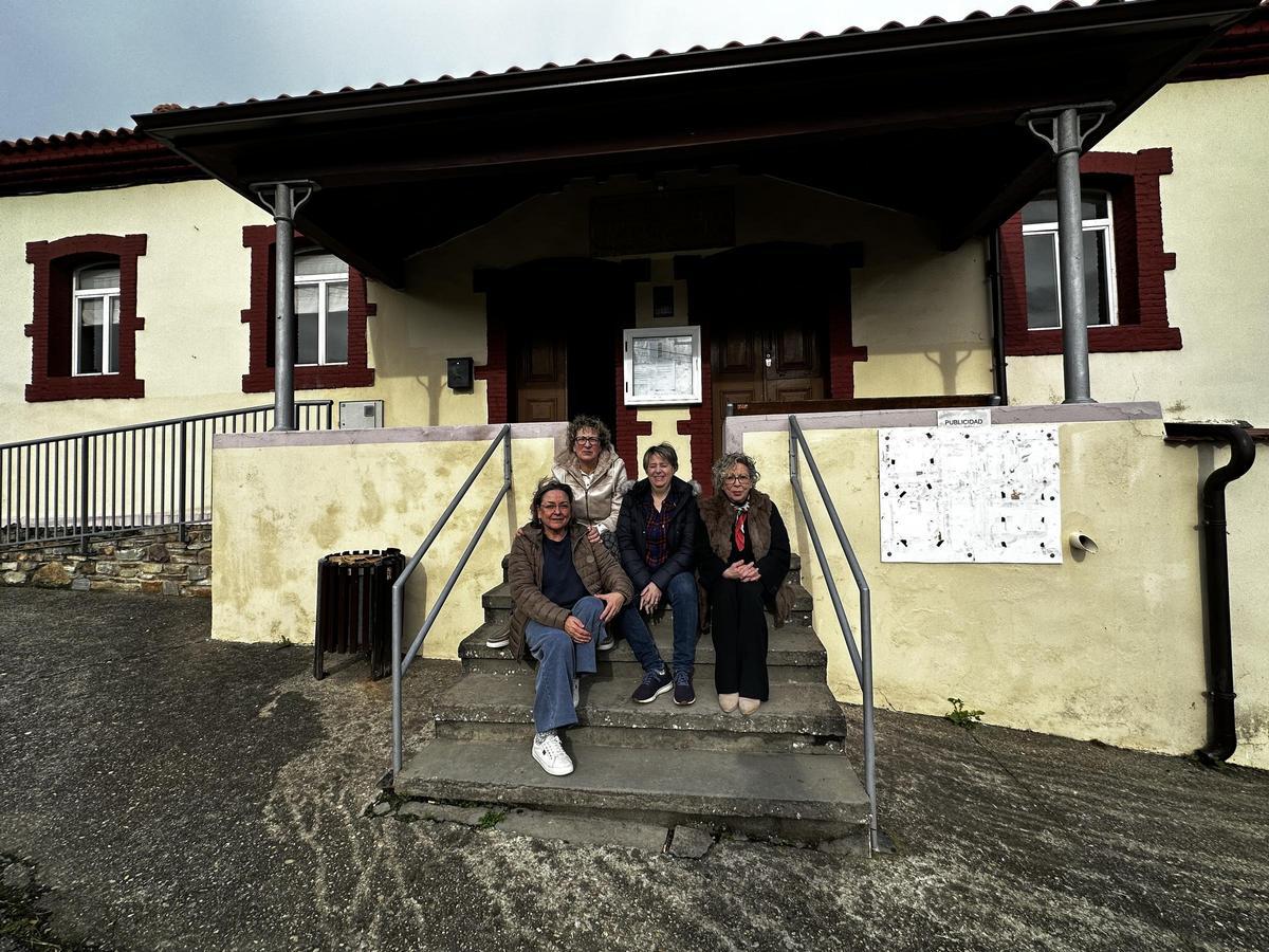 Entrada a las antiguas escuelas de Los Villazones.