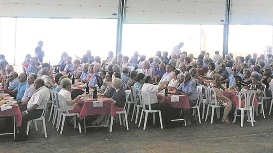 400 jubilados cierran con una comida Festa la Vila