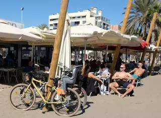 Los chiringuitos de Málaga baten sus máximos con temperaturas estivales