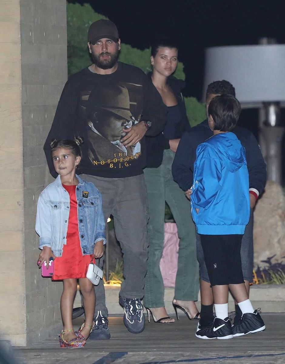 Scott Disick y Sofia Richie, de cena en Nobu con dos de los hijos de él