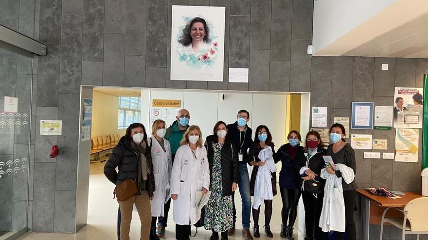 Un retrato de Nanda Casado donado por artistas cordobeses preside la entrada de su centro de salud