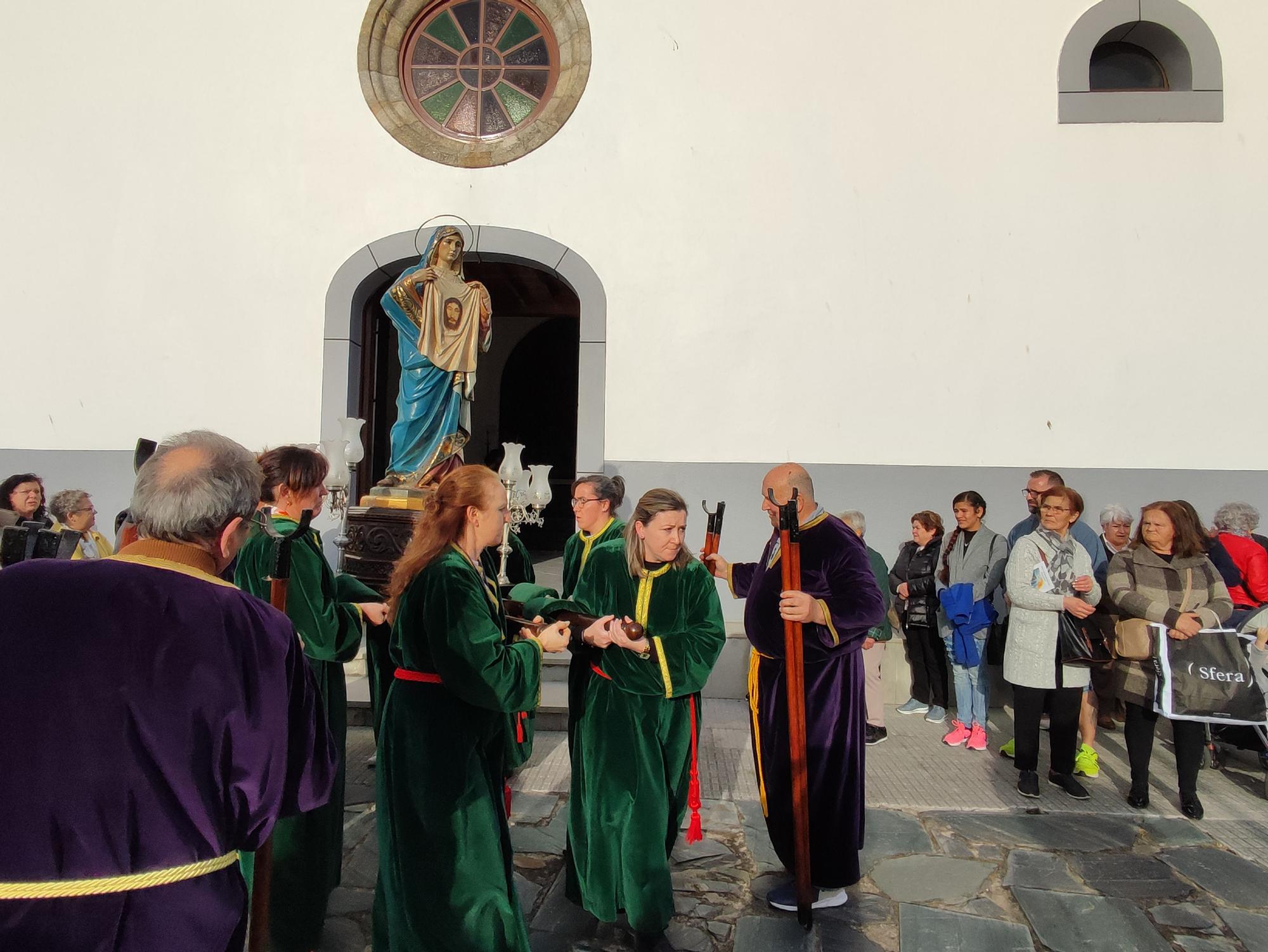 Así fue la procesión de bajada que abre la Semana Santa de Luarca