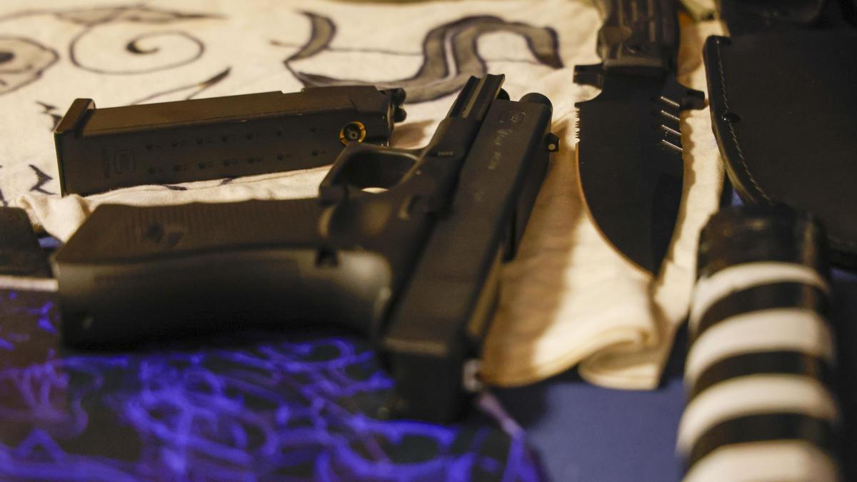 Objetos incautados por la Policía Nacional a la Mara Salvatrucha MS13 en España