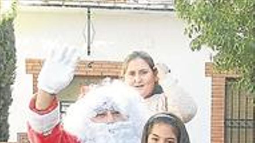 Papa Noel repartió juguetes entre los niños de Villafranca