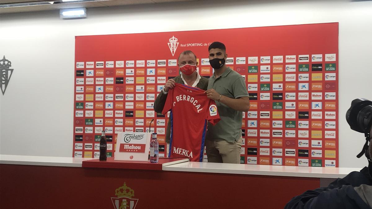 Juan Berrocal y Javi Rico, durante la presentación del central en El Molinón