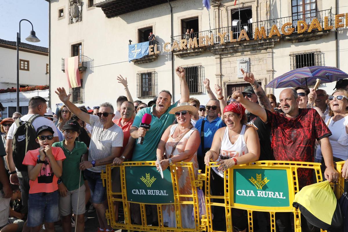 Así fue la impresionante Descarga que hizo temblar a Cangas del Narcea: 6.22 minutos de estruendo y casi 100.000 voladores en el cielo