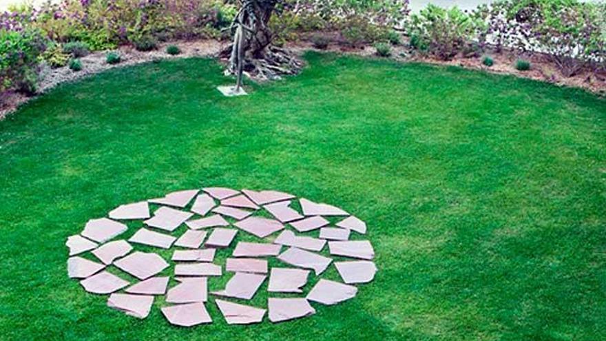 Escultura Círculo de Pizarra Roja, de Richard Long.