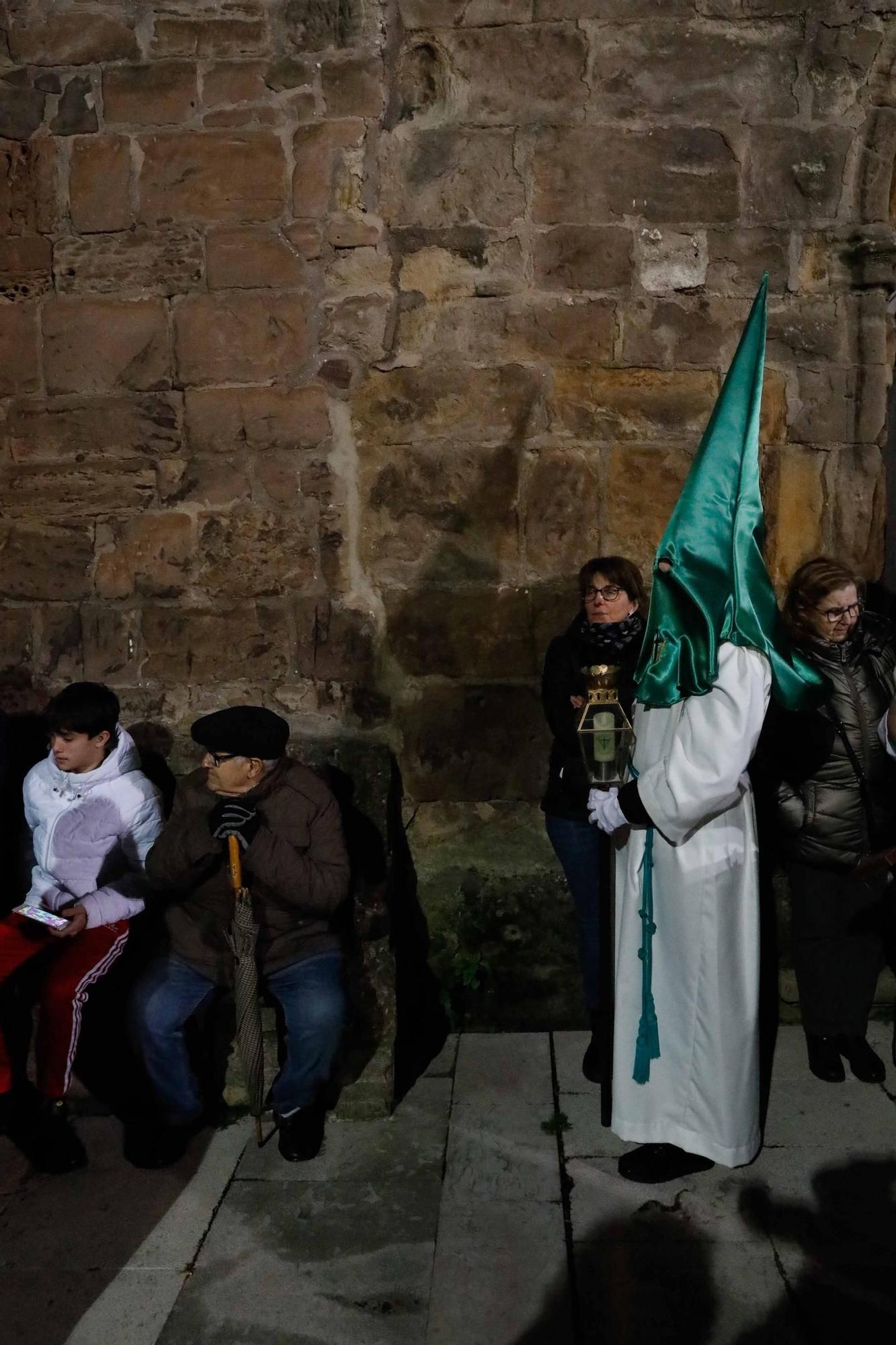 EN IMÁGENES: Avilés se llena en honor a Jesús de Medinacelli: así ha sido la procesión del Lunes Santo