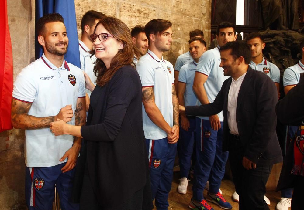 El Levante celebraron el ascenso en la Generalitat