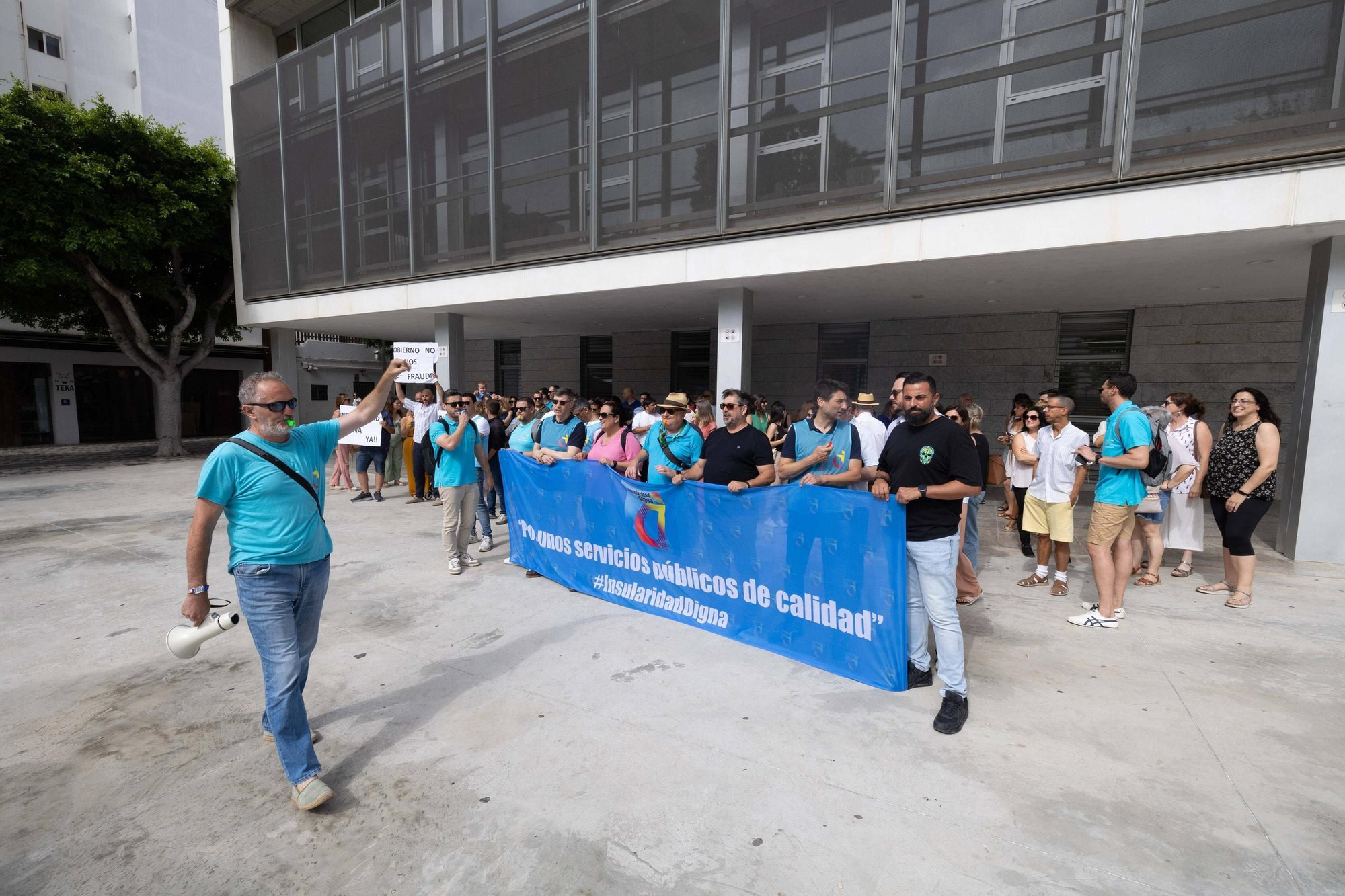 Concentración de funcionarios en Ibiza