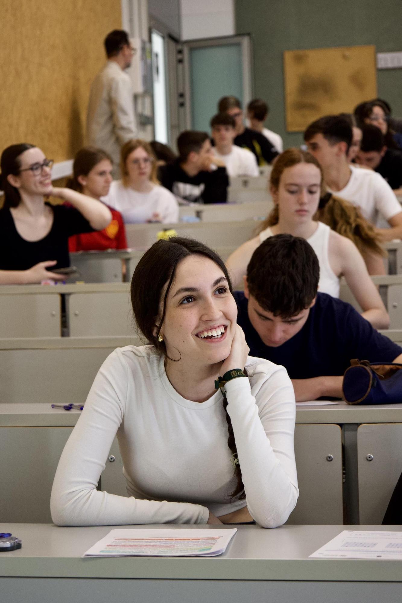 Así ha transcurrido la primera mañana de la EBAU en el campus de Espinardo de Murcia