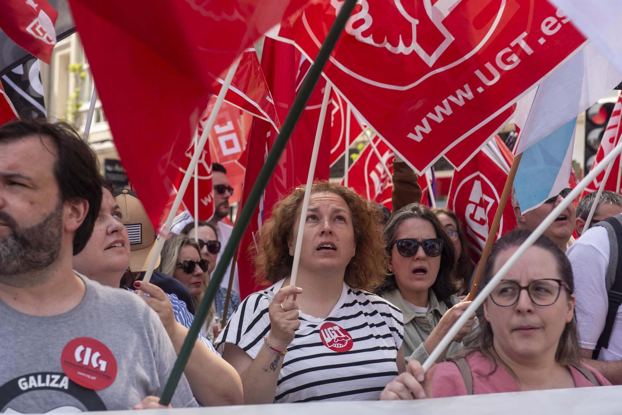 Concentración de trabajadores de Teleperformance en la plaza de Pontevedra
