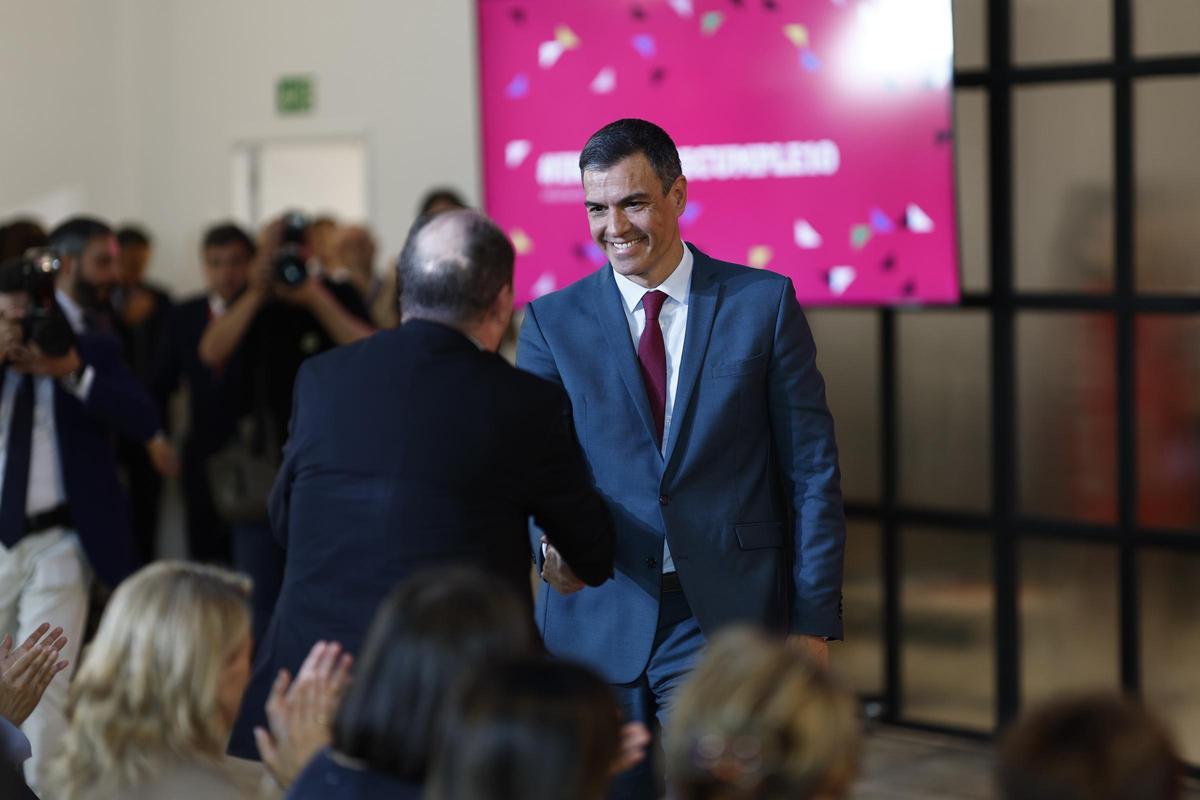 Sánchez remarca que «hi ha govern de coalició progressista per a estona»