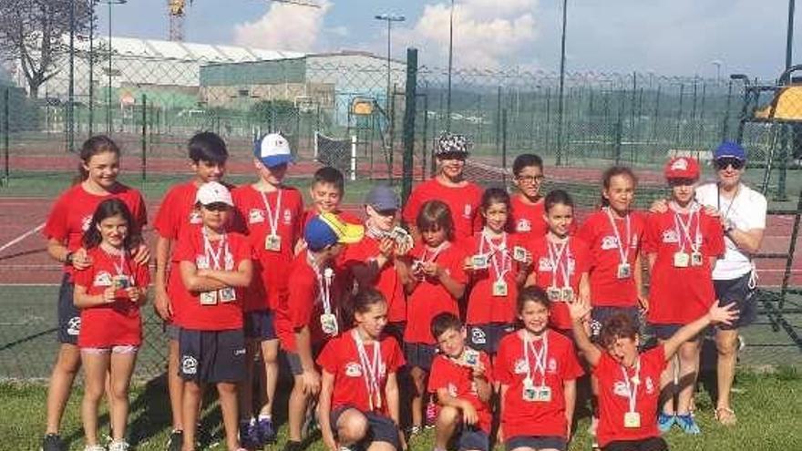 El Club Natación Culleredo logra 23 medallas en el Trofeo Codesal