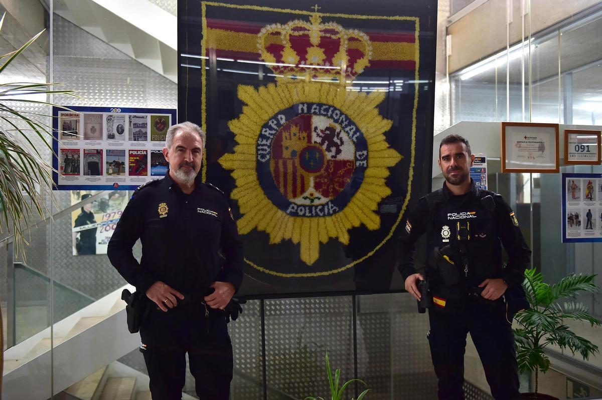 Los policías que salvaron a un hombre en el monte Valcorchero de Plasencia.