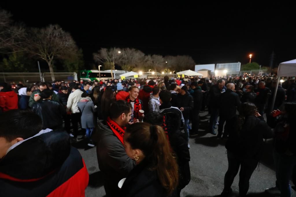 La afición del Mallorca responde a la propuesta gastronómica del día de los enamorados