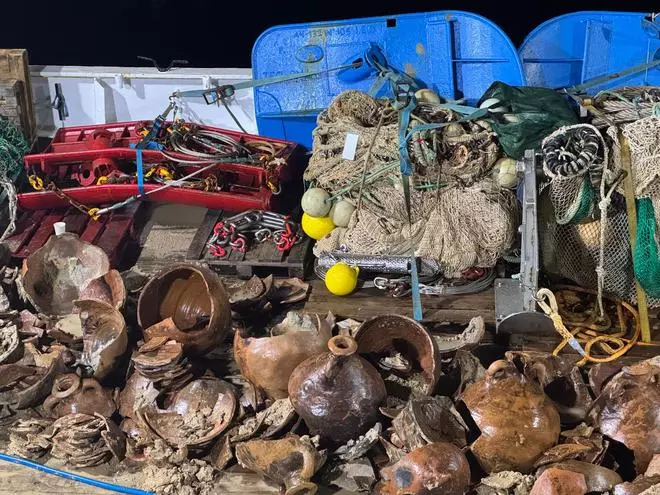 Las ánforas romanas recuperadas por el 'Miguel Oliver' vigués en Formentera