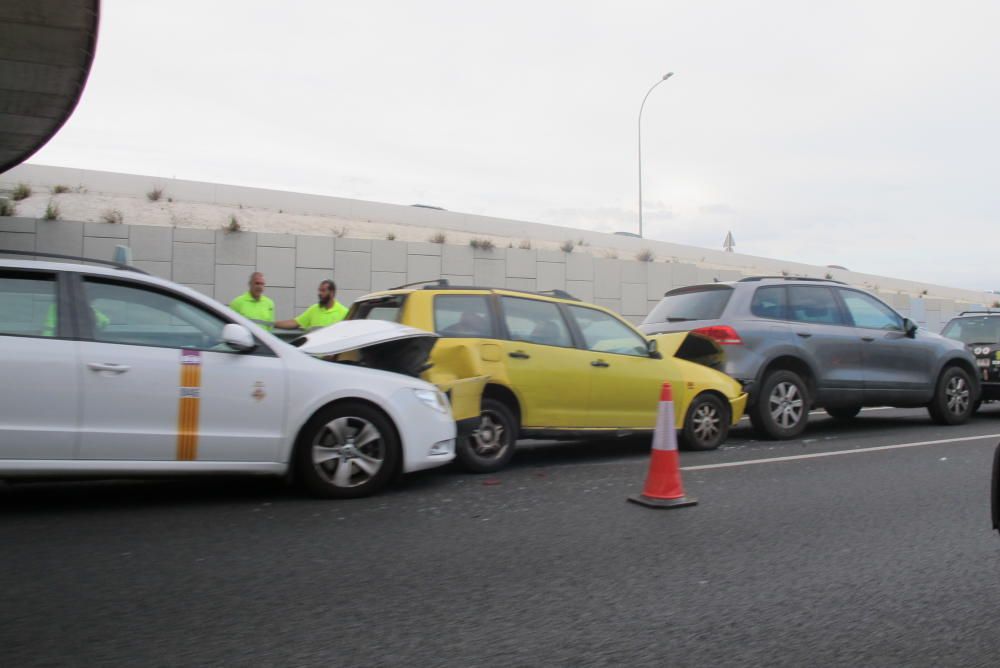 Caos de tráfico en la autopista de Llucmajor por un choque múltiple