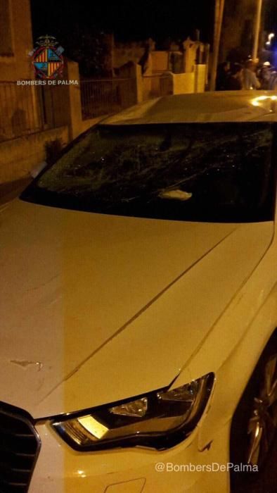 Aparatoso accidente al volcar un coche en Palma