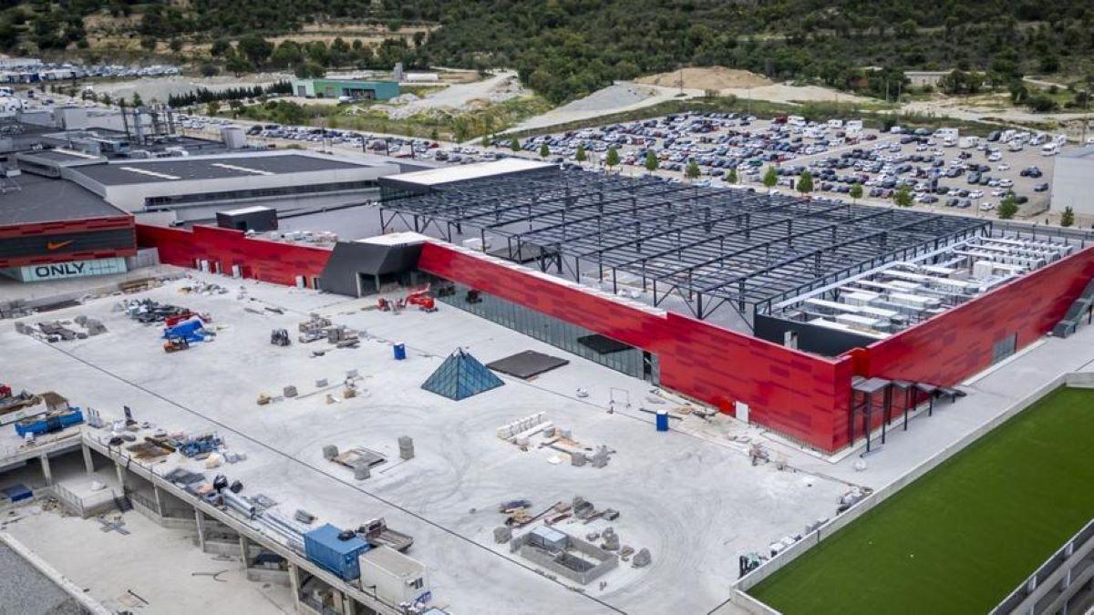Imatge aèria de les instal·lacions del centre comercial del Grup Escudero a la Jonquera.