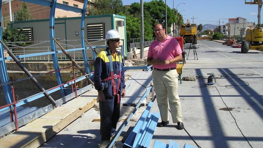 Sánchez visita las obras de la pasarela sobre la rambla, en una imagen de 2007.