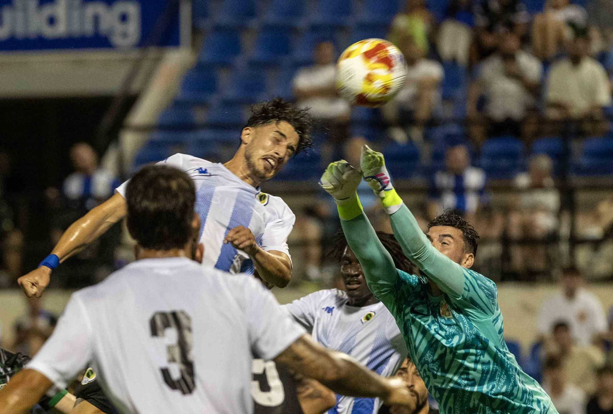 El Hércules se impone 2-0 al Elche en un derbi de nivel en el Rico Pérez