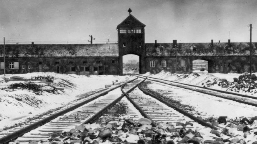 La vía de tren que conducía hasta la entrada de Auschwitz.